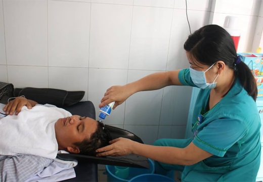 Dịch vụ chăm sóc người bệnh tại nhà Hà Nội của Giúp việc Hồng Doan chăm sóc từ A đến Z sinh hoạt cho bệnh nhân